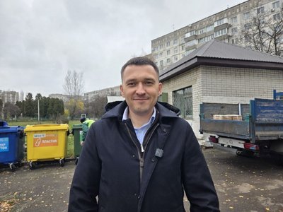 "Привчаємо до культури сортування сміття": у ліцеї №24 Житомира встановили сортувальні баки "Привчаємо до культури сортування сміття": у ліцеї №24 Житомира встановили сортувальні баки