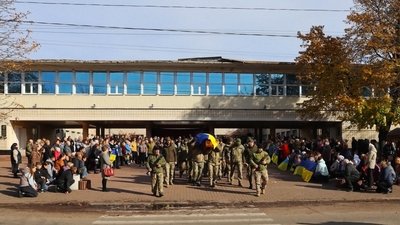 Загинув на Донеччині: на Кіровоградщині попрощалися із бійцем Владиславом Вишнею Загинув на Донеччині: на Кіровоградщині попрощалися із бійцем Владиславом Вишнею
