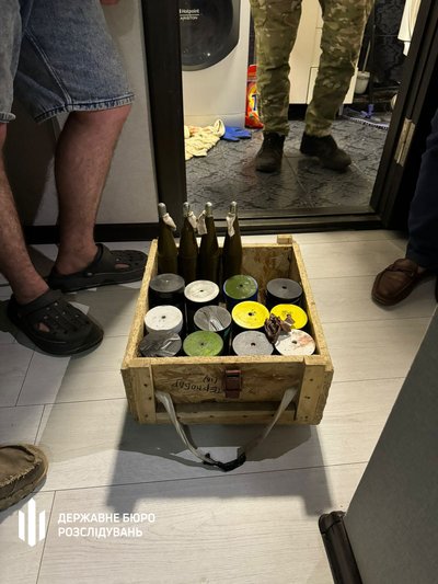 Сумському правоохоронцю повідомили про підозру за продаж зброї
