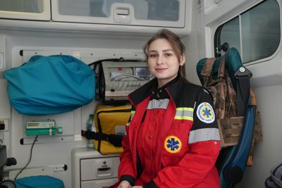 “FPV ганяються за нашими авто”: як працюють фахівці екстреної допомоги на прикордонній Сумщині “FPV ганяються за нашими авто”: як працюють фахівці екстреної допомоги на прикордонній Сумщині