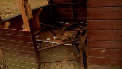 В Ужгороді спишуть 12 дерев'яних будиночків у парку «Під замком» В Ужгороді спишуть 12 дерев'яних будиночків у парку «Під замком»