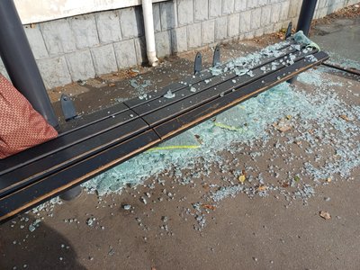 У Полтаві встановили людину, яка пошкодила зупинку "Млинзавод" У Полтаві встановили людину, яка пошкодила зупинку "Млинзавод"
