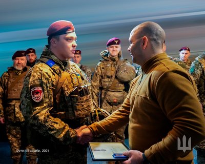 Воїни житомирської 95-ї десантно-штурмової бригади отримали нагороди за мужність і героїзм Воїни житомирської 95-ї десантно-штурмової бригади отримали нагороди за мужність і героїзм