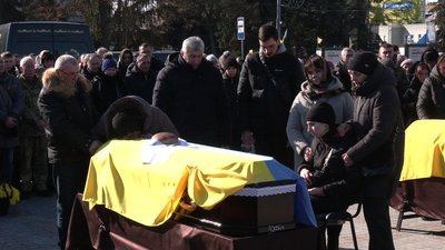 З військовими Олександром Дубичем та Павлом Ковальчуком попрощалися у Рівному З військовими Олександром Дубичем та Павлом Ковальчуком попрощалися у Рівному