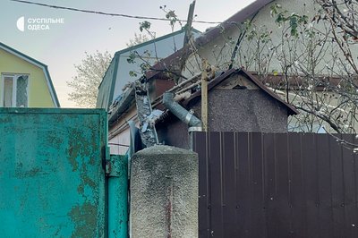 Розтрощені будинки й уламки на вулицях: фото наслідків нічної атаки на Одесу Розтрощені будинки й уламки на вулицях: фото наслідків нічної атаки на Одесу