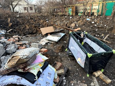 Мати шестимісячного малюка накрила собою дитину під час удару по Покровську Мати шестимісячного малюка накрила собою дитину під час удару по Покровську