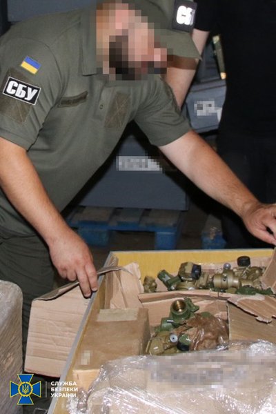 Вилучили з підпільних складів Київщини: на потреби військових передали комплектуючі до ППО Вилучили з підпільних складів Київщини: на потреби військових передали комплектуючі до ППО