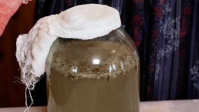 Коржі без яєць і молока: господиня з Рівненщини розповіла про рецепт на розсолі з помідорів Коржі без яєць і молока: господиня з Рівненщини розповіла про рецепт на розсолі з помідорів