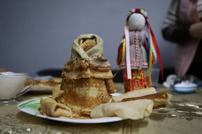 Влаштували благодійний ярмарок та дегустацію в укритті. Херсонці відзначили свято Колодія Влаштували благодійний ярмарок та дегустацію в укритті. Херсонці відзначили свято Колодія