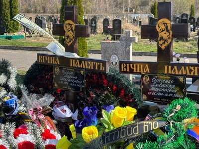 "Вони побігли допомагати людям". У Сумах попрощалися з вчителькою Мариною Чудесою та її мамою "Вони побігли допомагати людям". У Сумах попрощалися з вчителькою Мариною Чудесою та її мамою
