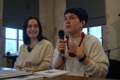 "Криза середнього всього". У Дніпрі презентували збірку поезій Ірини Пасько "Криза середнього всього". У Дніпрі презентували збірку поезій Ірини Пасько