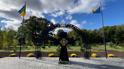 У селищі на Чернігівщині місцеві жителі своїм коштом облаштували Алею пам’яті загиблих героїв У селищі на Чернігівщині місцеві жителі своїм коштом облаштували Алею пам’яті загиблих героїв