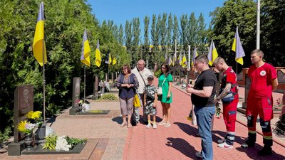 У Кропивницькому вшанували памʼять загиблих на війні медиків У Кропивницькому вшанували памʼять загиблих на війні медиків