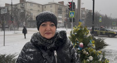 "Час не лікує". У Павлограді на Дніпропетровщині матері загиблих бійців встановили ялинку пам’яті "Час не лікує". У Павлограді на Дніпропетровщині матері загиблих бійців встановили ялинку пам’яті