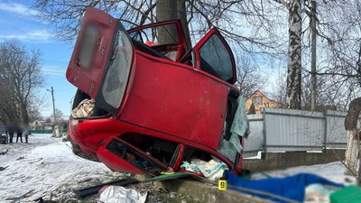 На Черкащині зіткнулися дві автівки: одна жінка загинула, двоє дітей — у лікарні