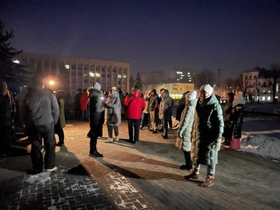 На акцію через тривале відключення електроенергії вийшли жителі Хмельницького На акцію через тривале відключення електроенергії вийшли жителі Хмельницького