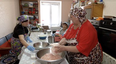 На Черкащині волонтери готують гречаники для військових На Черкащині волонтери готують гречаники для військових