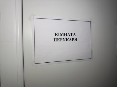 Безоплатно стриже 800 людей: як працює соціальна перукарка у Сумах Безоплатно стриже 800 людей: як працює соціальна перукарка у Сумах