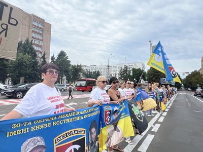 У Черкасах вшанували пам'ять загиблих під час теракту в Оленівці У Черкасах вшанували пам'ять загиблих під час теракту в Оленівці