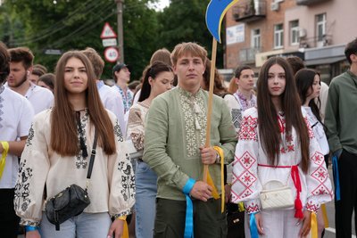 "Марш подяки": фоторепортаж з ходи випускників у Черкасах "Марш подяки": фоторепортаж з ходи випускників у Черкасах