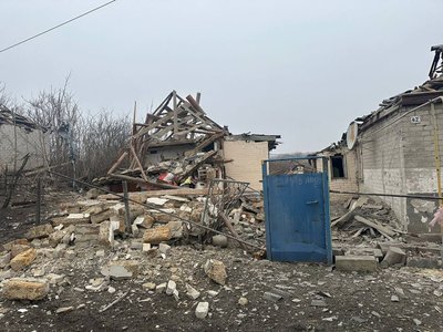 Зруйнований ударом будинок у Пристіні на Куп'янщині Зруйнований ударом будинок у Пристіні на Куп'янщині