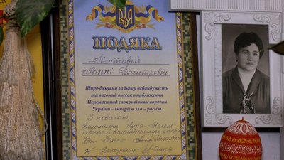 "Я не можу, щоб не допомогти". 85-річна швея із Вінниччини шиє жилети та маскувальні костюми на фронт "Я не можу, щоб не допомогти". 85-річна швея із Вінниччини шиє жилети та маскувальні костюми на фронт