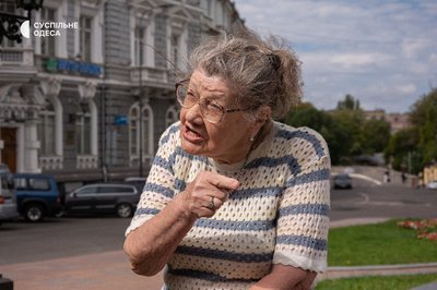 В Одесі біля пам'ятника Катерині II — акція протесту В Одесі біля пам'ятника Катерині II — акція протесту
