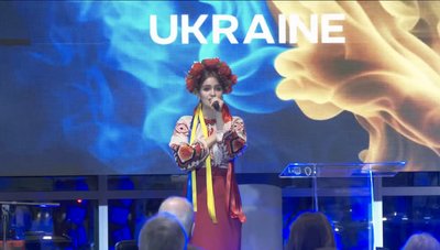 "Дрони кружляли під час виступу": історія співачки з Одещини, яка проводить концерти на фронті "Дрони кружляли під час виступу": історія співачки з Одещини, яка проводить концерти на фронті