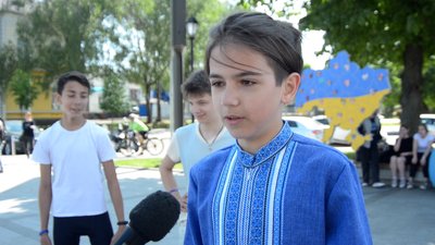 До Дня вишиванки у Житомирі городяни бігли патріотичний крос у вишиванках До Дня вишиванки у Житомирі городяни бігли патріотичний крос у вишиванках