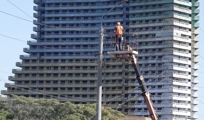 Російська армія вдарила по заводу «Олейна» у Дніпрі: що відбувається на місці події Російська армія вдарила по заводу «Олейна» у Дніпрі: що відбувається на місці події