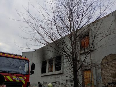 У Житомирі горить кінотеатр "Космос" – що відомо У Житомирі горить кінотеатр "Космос" – що відомо