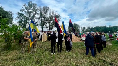 Опізнали за ДНК-експертизою: на Чернігівщині попрощалися з військовим Андрієм Черниченком Опізнали за ДНК-експертизою: на Чернігівщині попрощалися з військовим Андрієм Черниченком