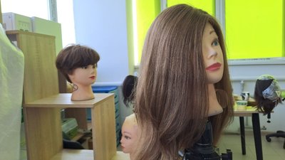 Кропивничанка відкрила студію з виготовлення перук для людей з облисінням