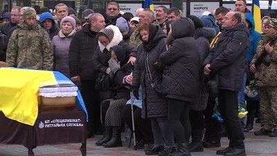 "Терпіння мамі, бо це єдиний син": з військовим Олександром Поліщуком попрощалися у Рівному "Терпіння мамі, бо це єдиний син": з військовим Олександром Поліщуком попрощалися у Рівному