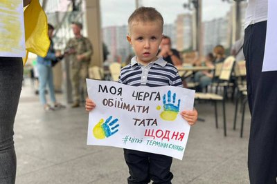 В Житомирі провели пікет за чіткі терміни служби В Житомирі провели пікет за чіткі терміни служби