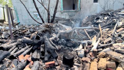 Ракета від "Смерчу" влетіла у вікно: жителька селища Ясна Поляна розказала про удар РФ Ракета від "Смерчу" влетіла у вікно: жителька селища Ясна Поляна розказала про удар РФ