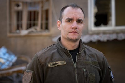 "Дістав чоловіка з-під завалів": військовий 128 бригади ТрО допомагав на місці ракетної атаки по Дніпру