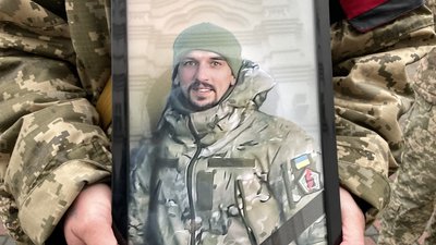 У Полтаві попрощались із командиром відділення ударних БпЛА Дмитром Абрамовим У Полтаві попрощались із командиром відділення ударних БпЛА Дмитром Абрамовим