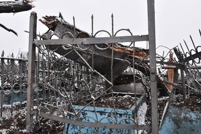 Наслідки обстрілу цвинтаря у Краматорську 1 лютого. Фото: Facebook/Олександр Гончаренко Наслідки обстрілу цвинтаря у Краматорську 1 лютого. Фото: Facebook/Олександр Гончаренко