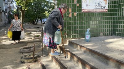 "Ліфт для нас — це життя". У Миколаєві в дев'ятиповерхівці відключили ліфти: що відомо "Ліфт для нас — це життя". У Миколаєві в дев'ятиповерхівці відключили ліфти: що відомо