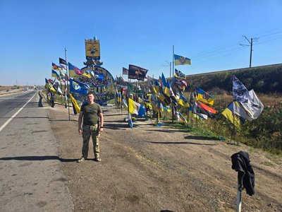 Військовий Борис "Фіксик" ремонтує та вдосконалює FPV-дрони на Сумщині Військовий Борис "Фіксик" ремонтує та вдосконалює FPV-дрони на Сумщині