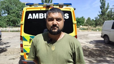 Зі Стокгольма на Миколаївщину: волонтери доставили автомобіль швидкої зі Швеції Зі Стокгольма на Миколаївщину: волонтери доставили автомобіль швидкої зі Швеції