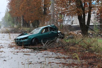 «Дивлюся під ноги, а слухаю небо»: як живуть люди у «червоній зоні» Дніпровського району Херсона «Дивлюся під ноги, а слухаю небо»: як живуть люди у «червоній зоні» Дніпровського району Херсона