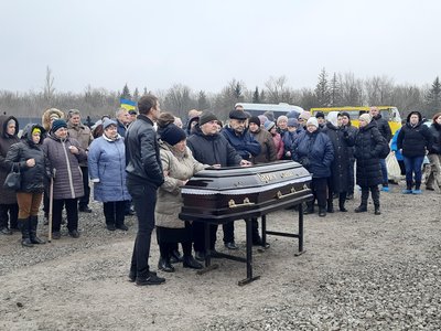 У Кривому Розі провели в останню путь військового з Херсонщини Андрія Богача У Кривому Розі провели в останню путь військового з Херсонщини Андрія Богача