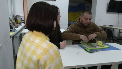 Після поранення на фронті він не рухався: історія кохання подружжя Акімніязових Після поранення на фронті він не рухався: історія кохання подружжя Акімніязових