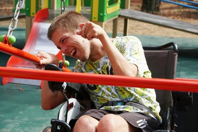 В Ужгороді відкрили інклюзивний ігровий майданчик для дітей з інвалідністю