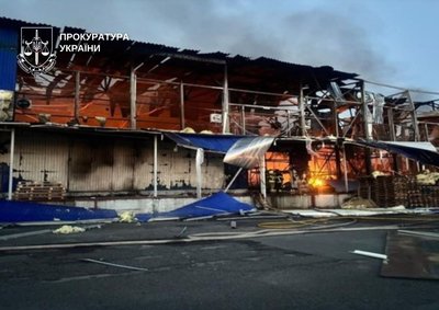 Росія вночі вдарила балістикою по Києву: двоє людей загинули, п'ятеро поранені Росія вночі вдарила балістикою по Києву: двоє людей загинули, п'ятеро поранені