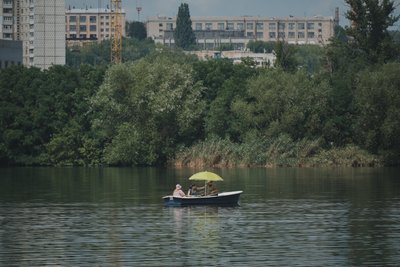 Прокат човнів працює у Харкові на Журавлівці влітку 2025 року Прокат човнів працює у Харкові на Журавлівці влітку 2025 року