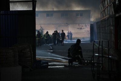 Росіяни вдарили двома КАБами по будівельному гіпермаркету в Харкові: є загиблі та поранені Росіяни вдарили двома КАБами по будівельному гіпермаркету в Харкові: є загиблі та поранені