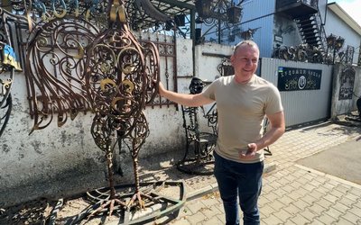 "Для мене багатство — в людських вміннях, в руках та інструменті": коваль з Луцька розповів про свою професію "Для мене багатство — в людських вміннях, в руках та інструменті": коваль з Луцька розповів про свою професію